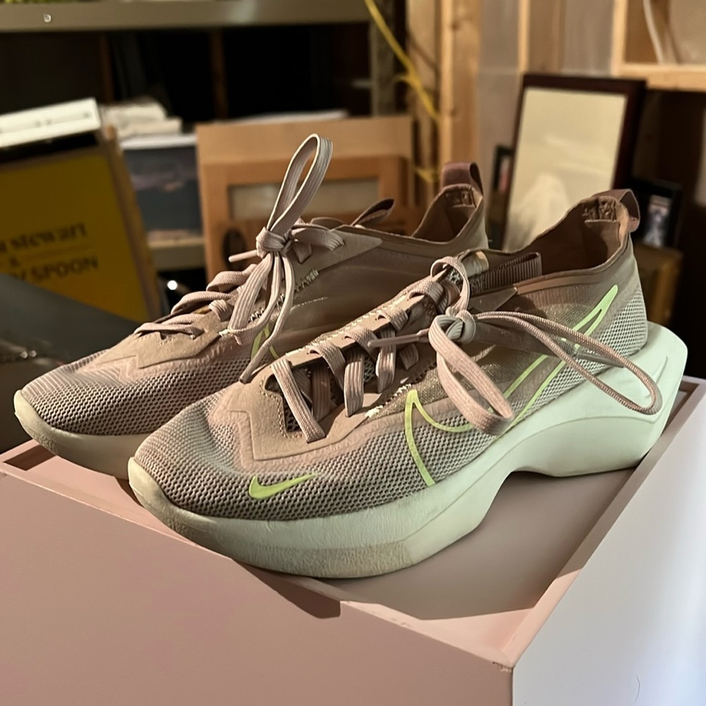 Nike Vista Lite Women’s Size 5 - VGUC